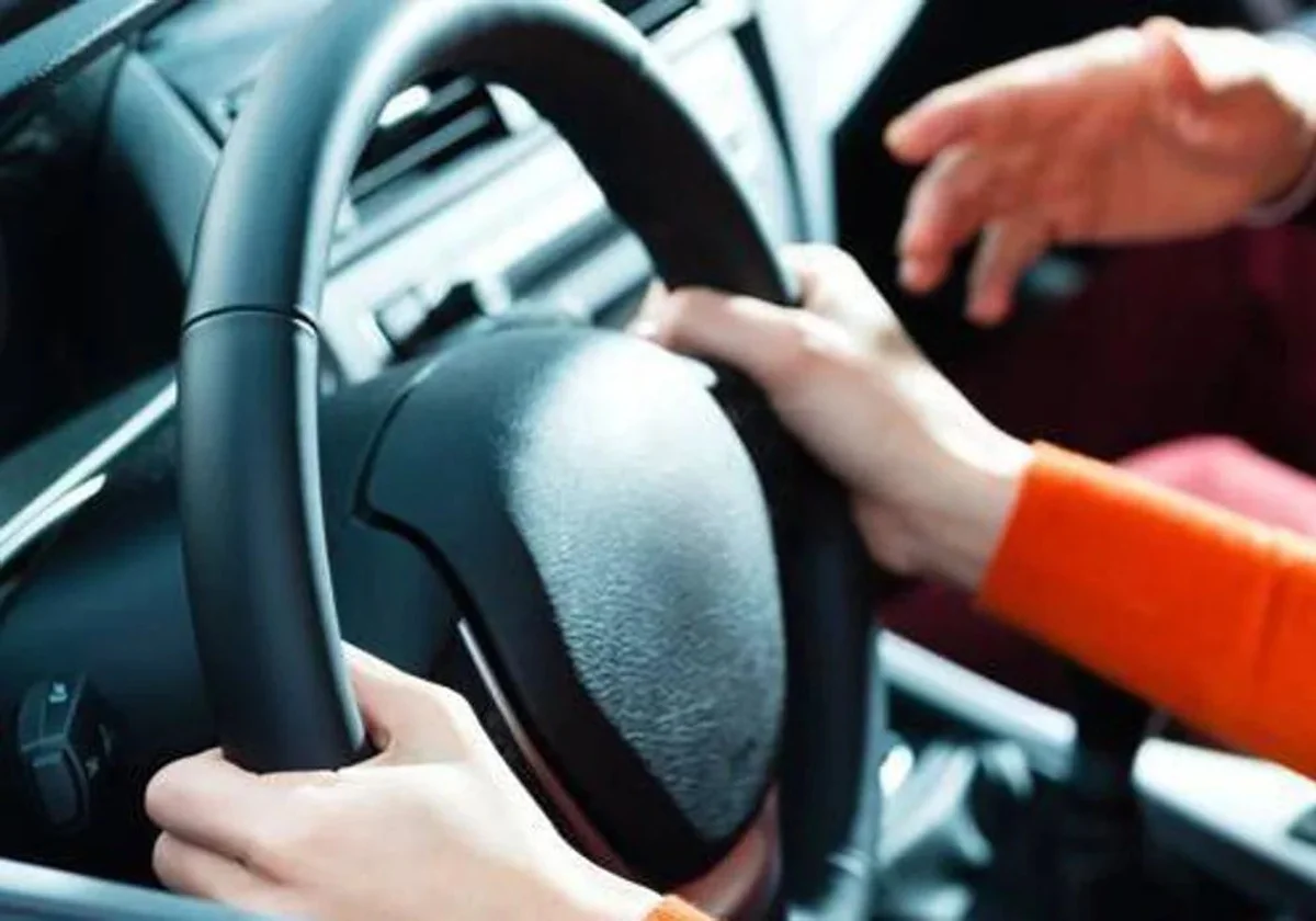 Mujer al volante, peligro constante