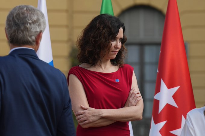 Ayuso a la espera de santiguarse