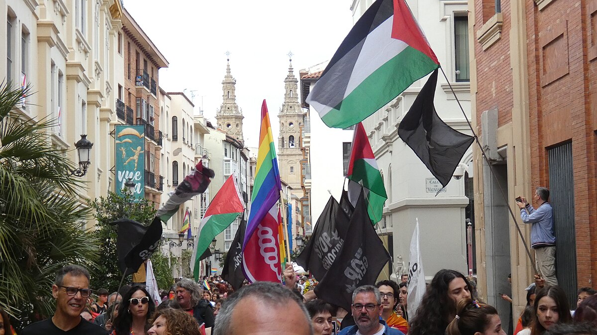 palestina and lgtb flag