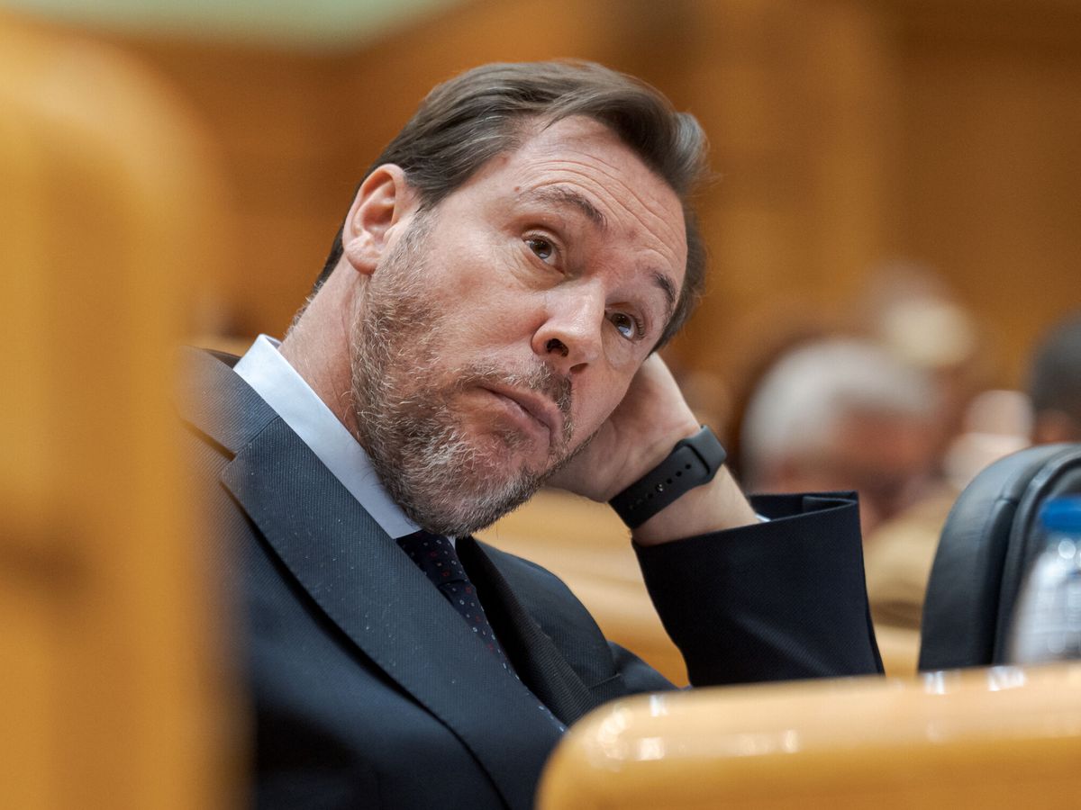 Protestas masivas de trabajadores de Renfe y Adif frente al Ministerio exigen la dimisión inmediata de Óscar Puente en pleno caos ferroviario y bajo el azote de la borrasca Leonardo