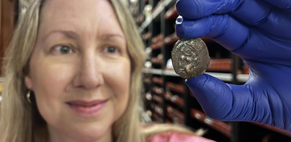 Una moneda cartaginesa de 2.000 años, acuñada en Cádiz, se utilizó para pagar un billete de autobús en Leeds: el hallazgo que cuestiona los límites entre lo cotidiano y lo eterno